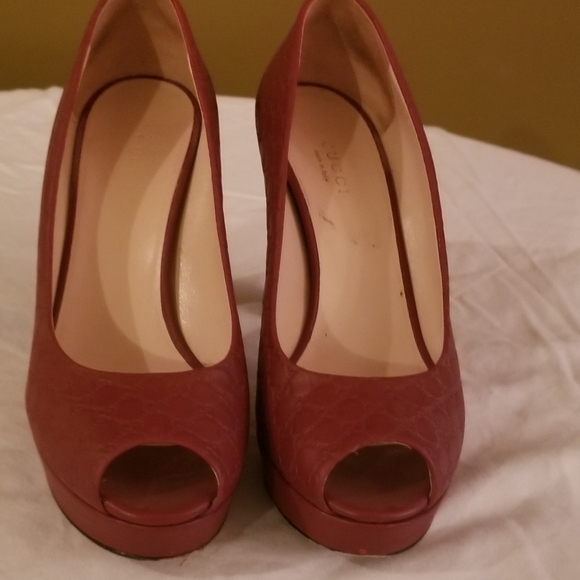 Gucci Red Guccissima Leather Peeptoe Platform Pump - Picture 1 of 9